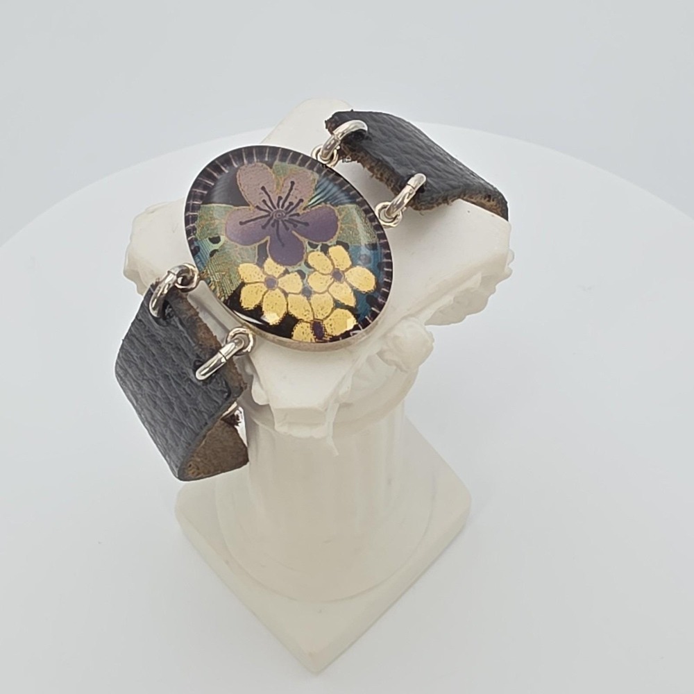 SPIRIT LALA‎ Bracelet Floral Design Purple & Gold Leather Band Resin Toggle 7"